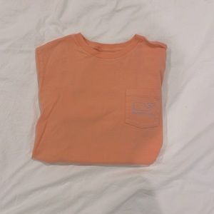 NWOT. Vineyard Vines coral and blue t-shirt size M girls.